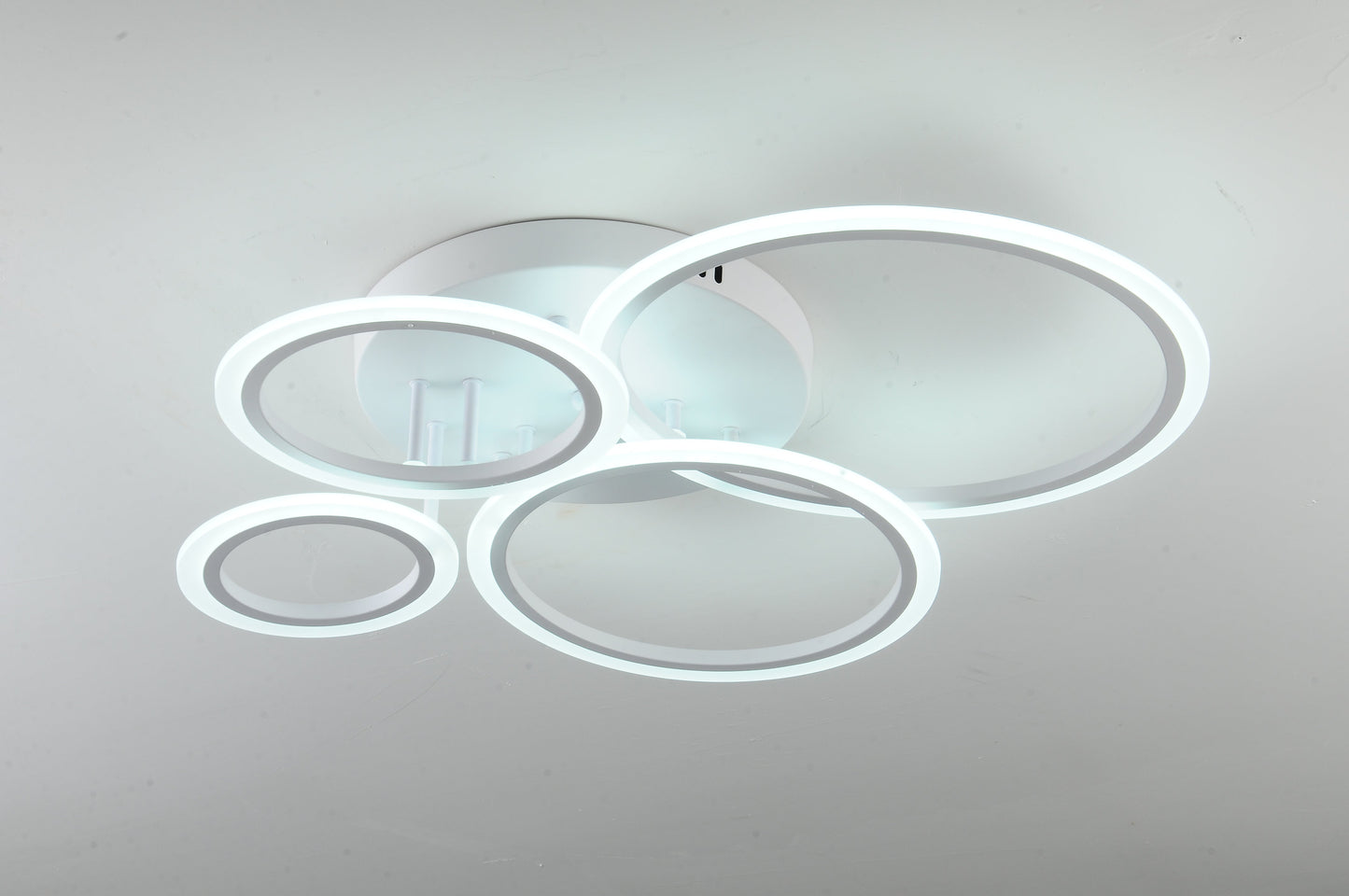 Lustra LED RFAN, Model K001-4, cu Telecomanda, 3 Tipuri de Lumina, Intensitate Reglabila, 118W, Alb