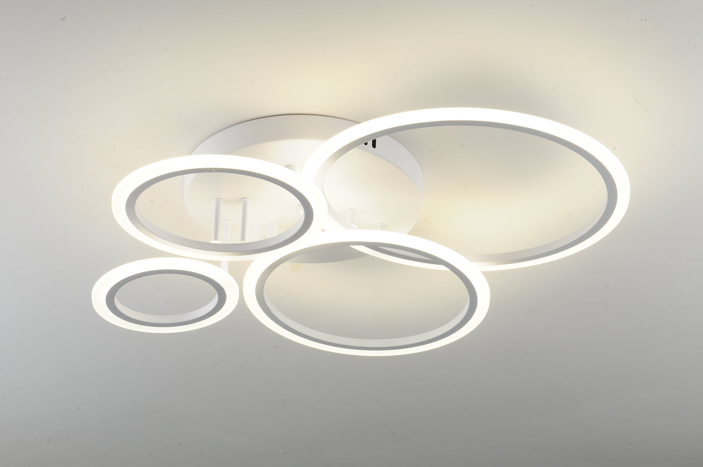 Lustra LED RFAN, Model K001-4, cu Telecomanda, 3 Tipuri de Lumina, Intensitate Reglabila, 118W, Alb
