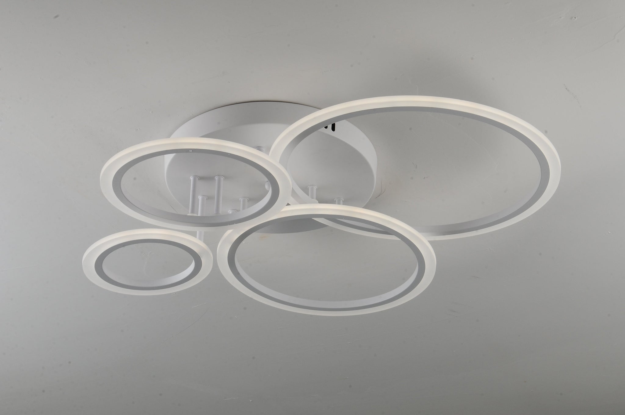Lustra LED RFAN, Model K001-4, cu Telecomanda, 3 Tipuri de Lumina, Intensitate Reglabila, 118W, Alb