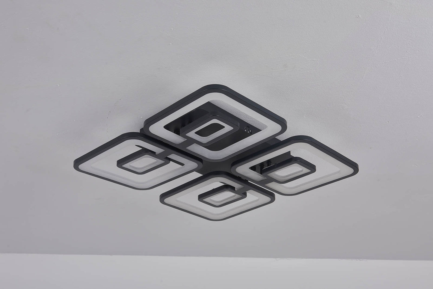 Lustra LED RFAN, Model M025-4, Cu Telecomanda, 3 Tipuri De Lumina, Intensitate Reglabila, 200W, Negru