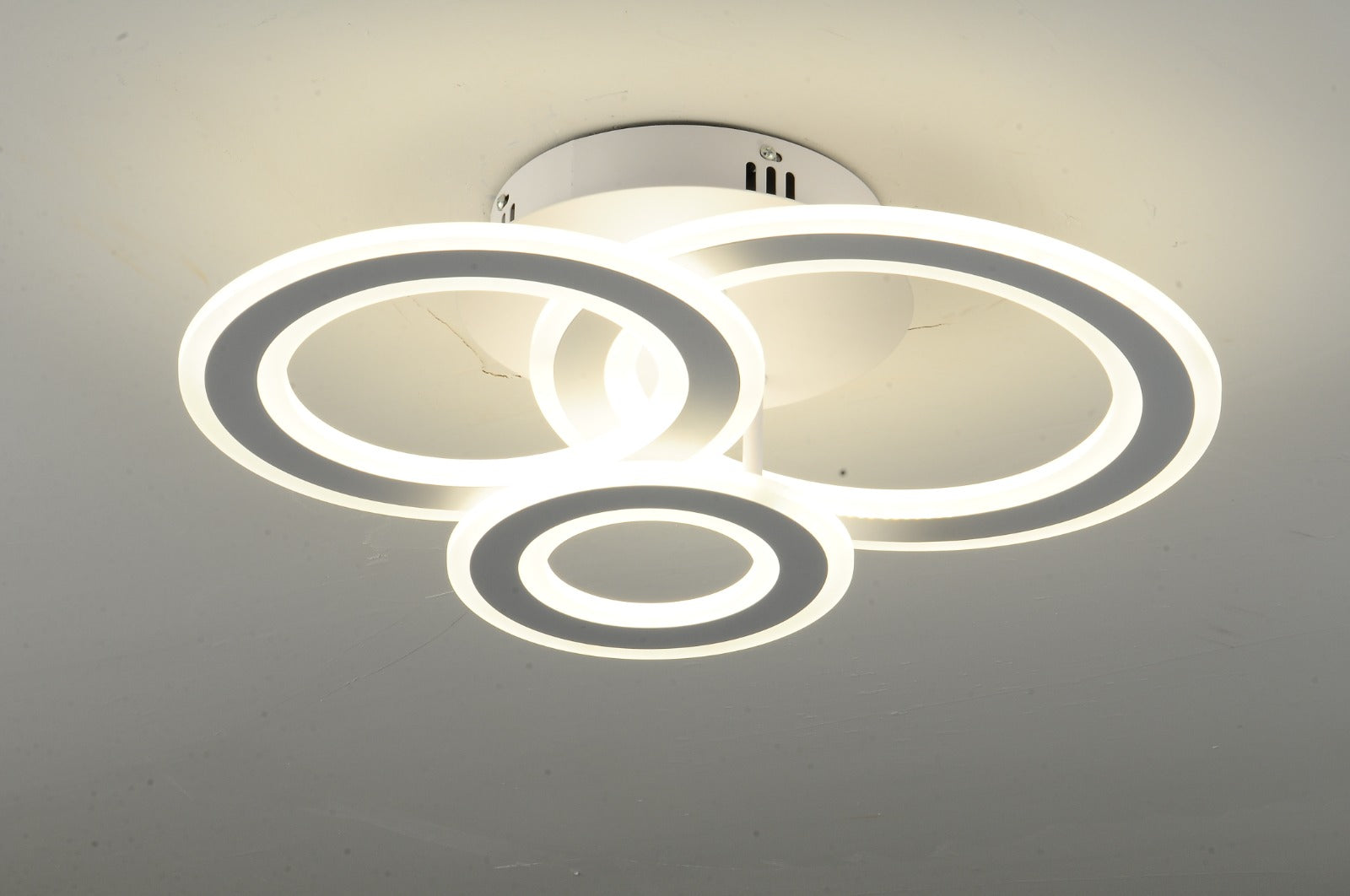 Lustra LED RFAN, Model M978-3C, cu Telecomanda, 3 Tipuri de Lumina, Intensitate Reglabila, 178W, Alb