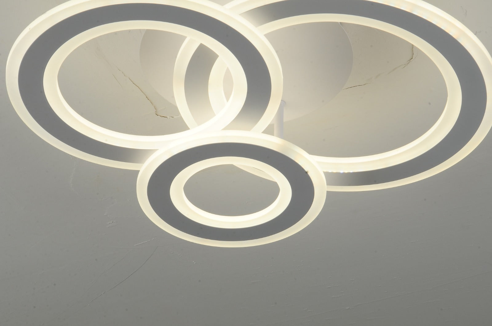 Lustra LED RFAN, Model M978-3C, cu Telecomanda, 3 Tipuri de Lumina, Intensitate Reglabila, 178W, Alb