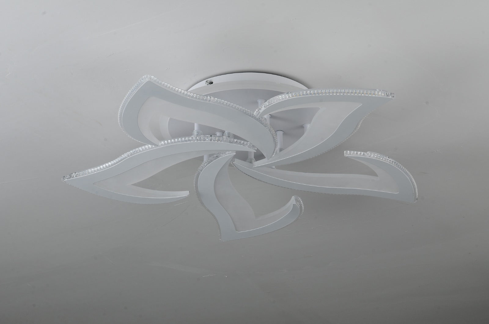 Lustra LED RFAN, Model M396-5RGB, cu Telecomanda, 3 Tipuri de Lumina plus Lumina RGB, Intensitate Reglabila, 146W, Alb