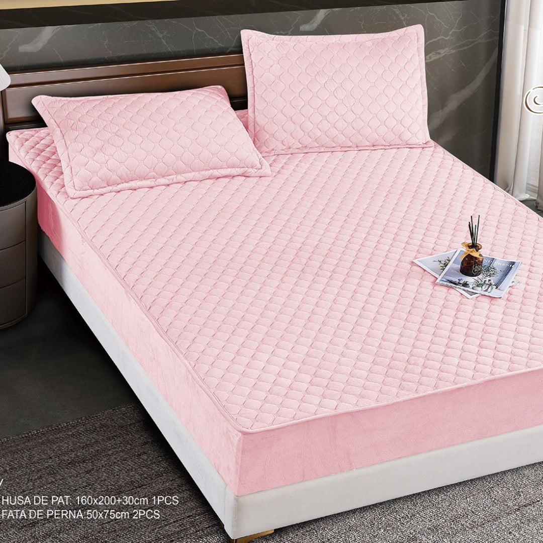 Husa Topper cu Elastic 160x200cm si 2 fete perna, Roz